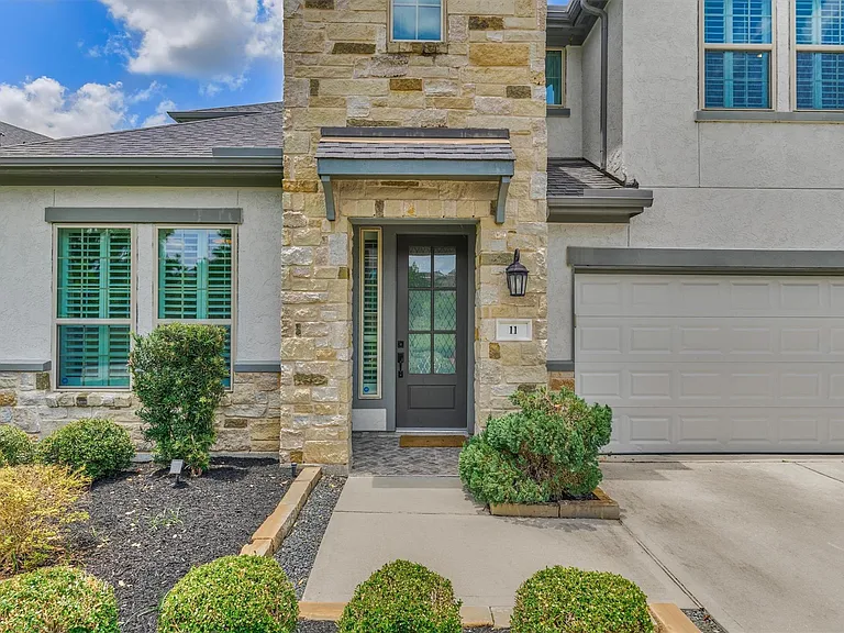 11 Shumard Oak Dr — Photo 2