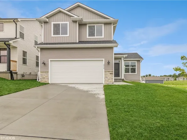 2924 Yordi Dr, Norwalk, IA 50211