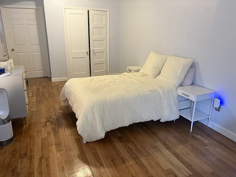 Huge bedroom. Large closet. Room for a sitting area or work space. Spectacular internet with own router. Large windows.