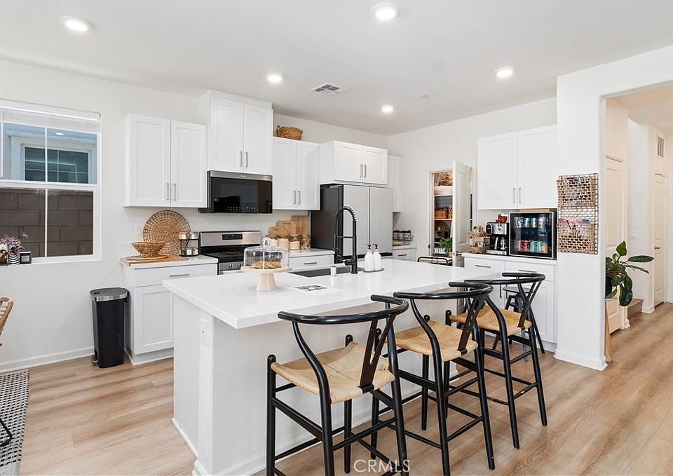 4044 Summer Way, Corona, CA 92883 | MLS #TR26109774 | Zillow