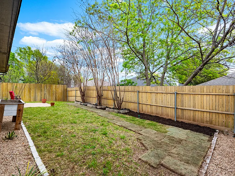 1011 Ridgecrest Dr — Photo 23