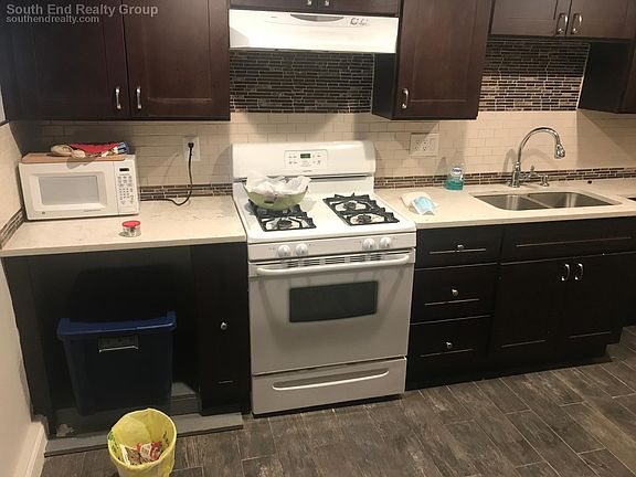 2nd image of 453 Newport Ave