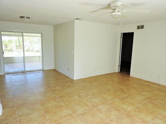 4th image of 2013 SE Hideaway Cir