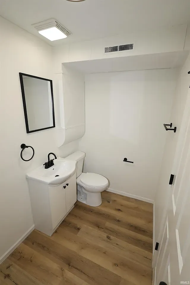 4 bed, 1400 sqft, $3,796 — Photo 2