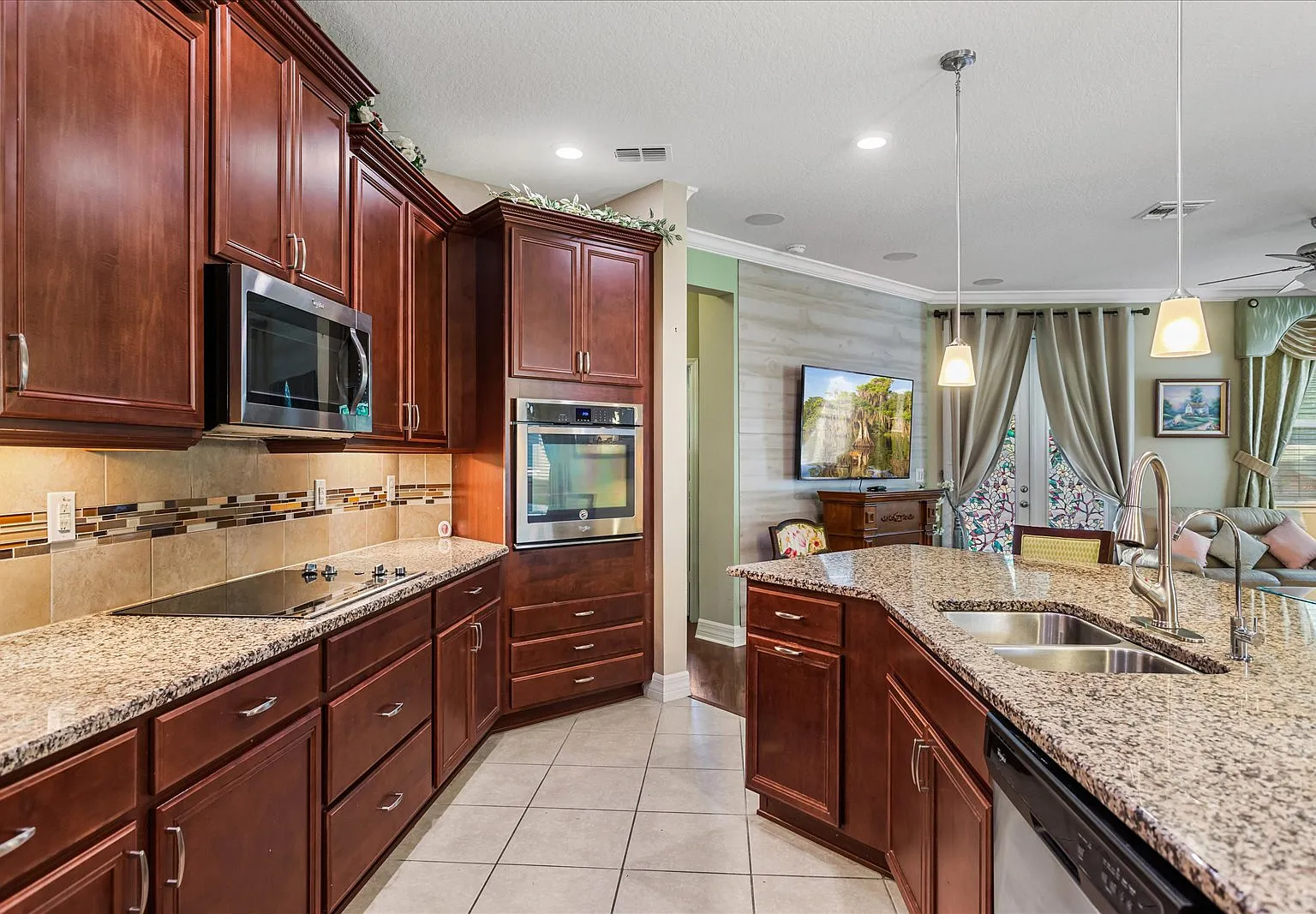 5 bed, 2.5 bath, 2904 sqft, $3,600 — Photo 4