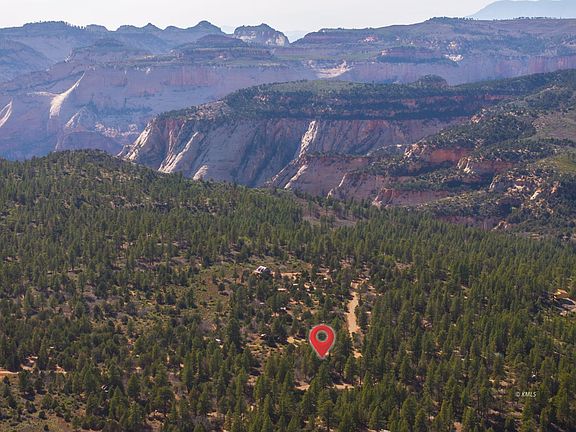 4th image of W Cedar Rd