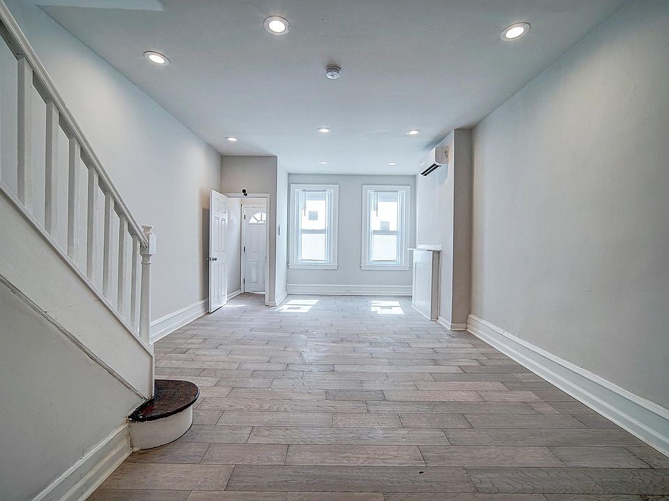 1st image of 2841 N 27th St #16