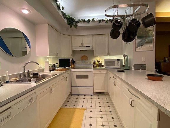 5th image of 3510 N Kingston Dr APT 14