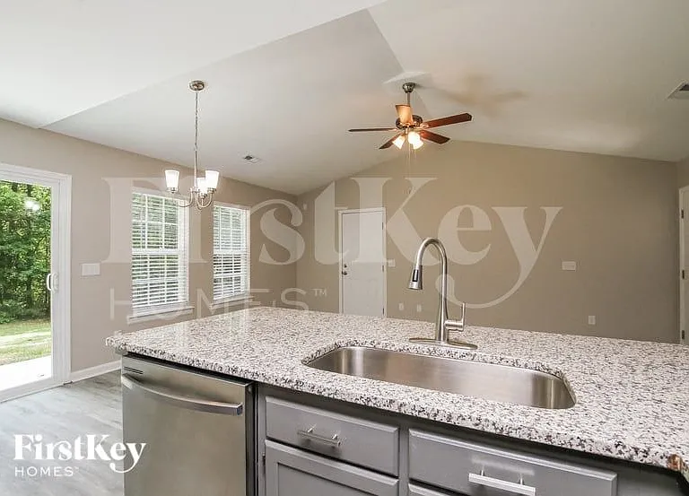 128 Lismark Dr — Photo 6