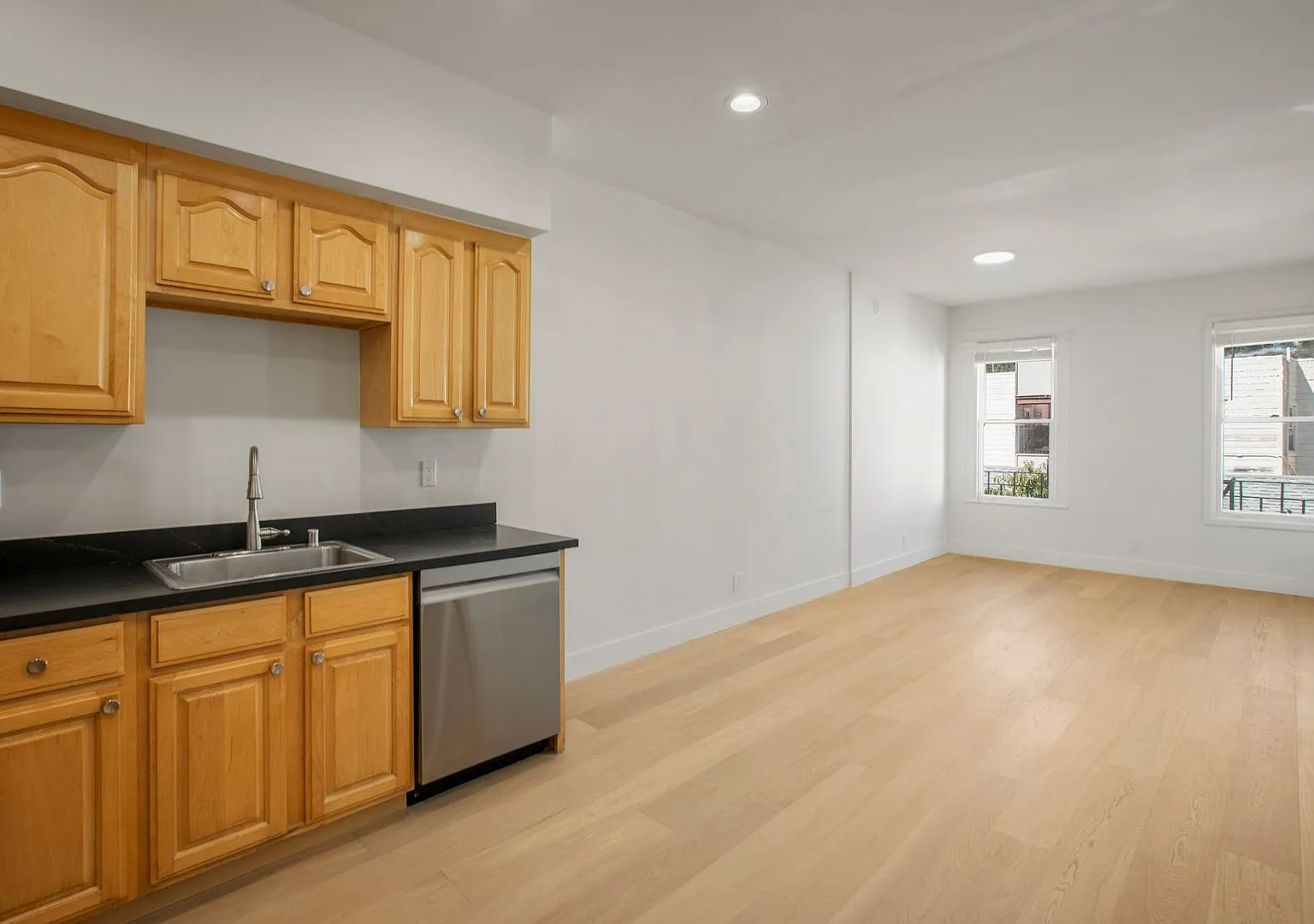 Recently Updated 2BR in Excellent Haight Ashbury Location! — Photo 4
