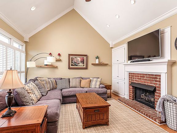 4th image of 3817 Cambridge Ln NW