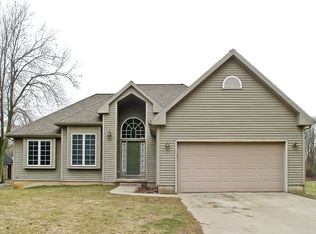 1021 Collindale Ave NW, Grand Rapids, MI 49504