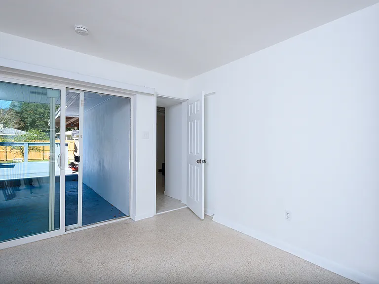 1048 Charles St — Photo 5