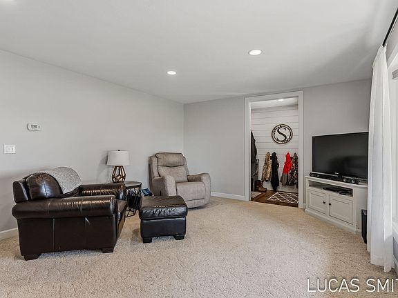 5th image of 4298 40th St