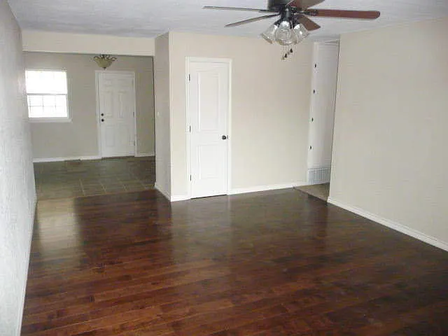 Building Photo - 404 SW 71st St