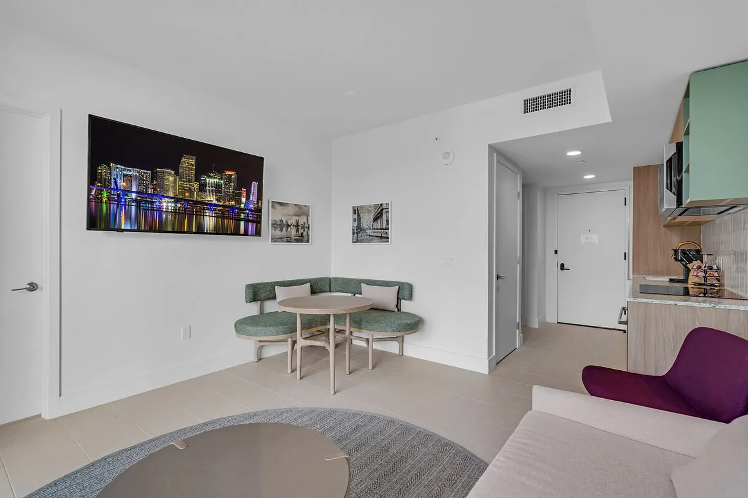1 bed, 1.0 bath, 645 sqft, $4,940 — Photo 3
