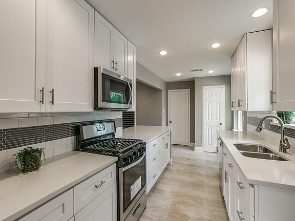 3rd image of 3512 Shady Hollow Ln