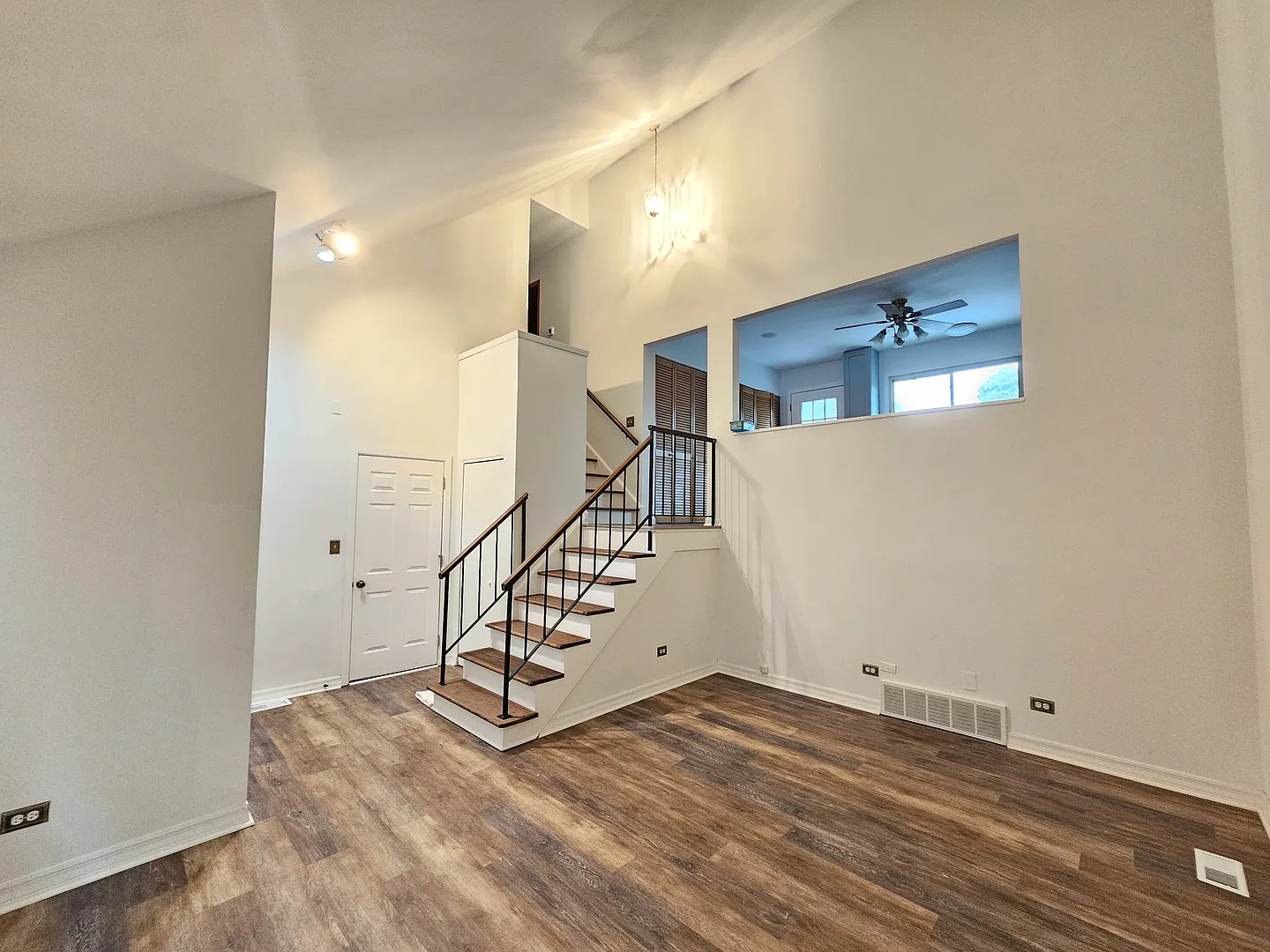 3 bed, 1.5 bath, 1014 sqft, $2,800 — Photo 2