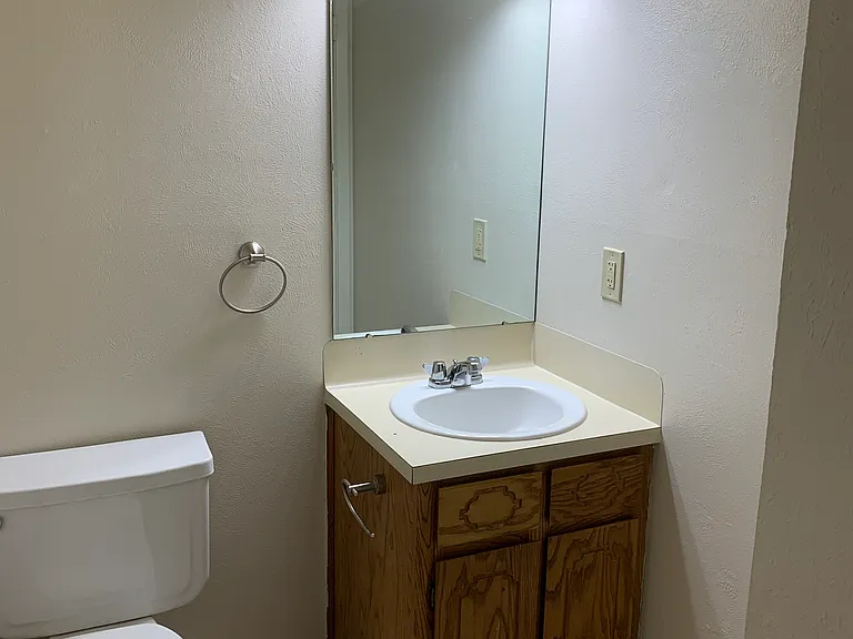 218 Kyla St #B — Photo 6