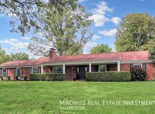 12305 Conway Rd, Saint Louis, MO 63141