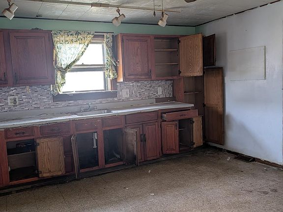 5th image of 154 Linden Ave