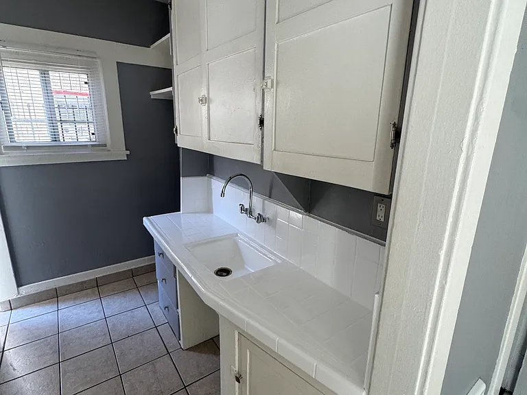 1101 Cherry Ave #8 — Photo 3