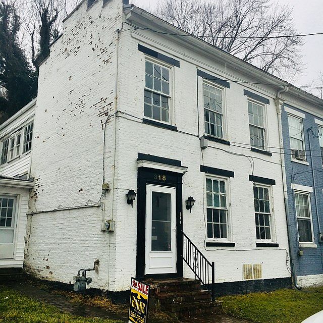 1st image of 318 W 2nd St