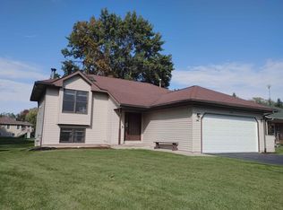 300 Briar Cliff St SW, Poplar Grove, IL 61065