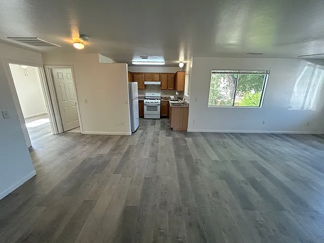 2 bed, 1052 sqft, $1,875 — Photo 3
