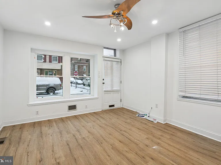 1821 Memphis St #1 — Photo 3