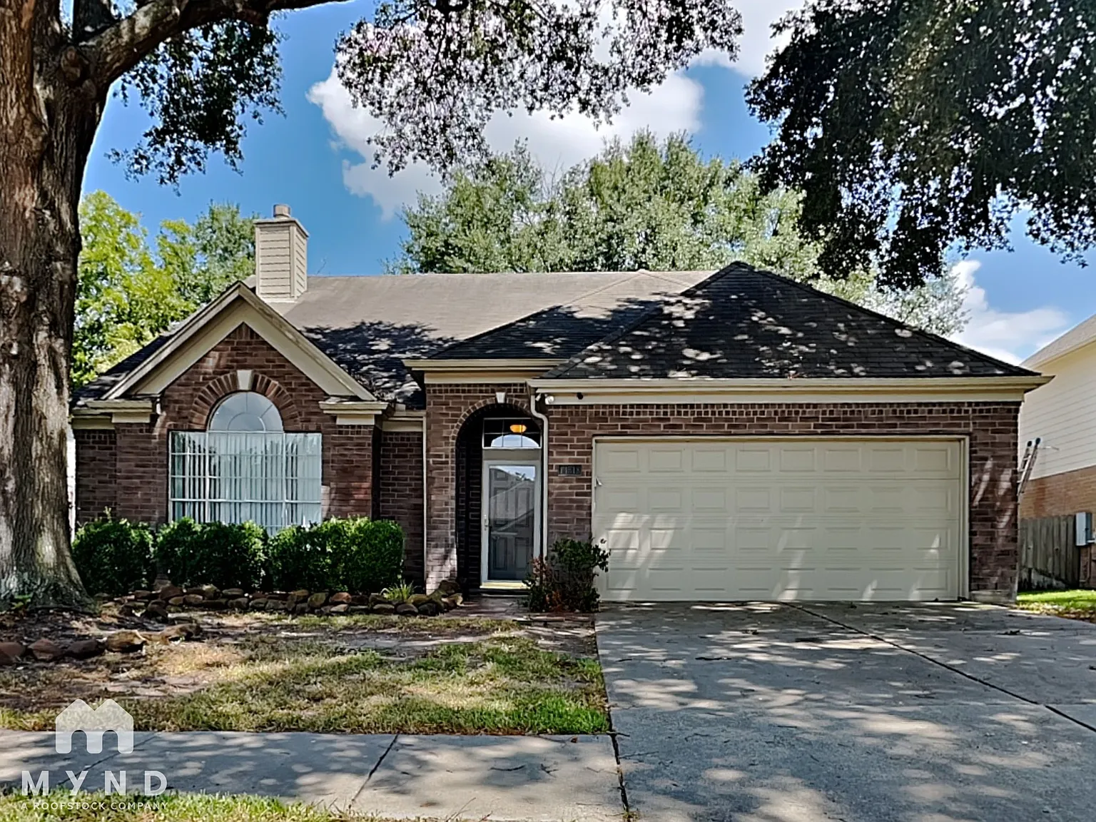 4 bed, 3.0 bath, 2712 sqft, $2,345 — Photo 1