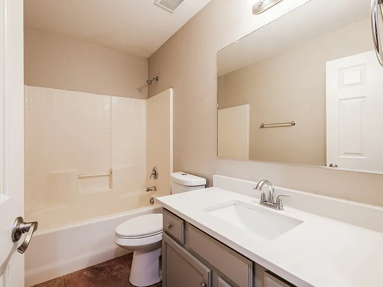 1604 S 80th Ln — Photo 15
