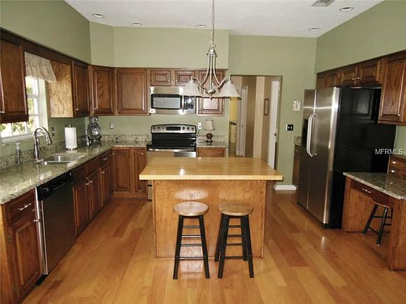 3rd image of 2876 Chatsworth Ln
