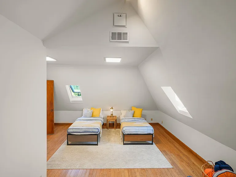 554 Edgewood Rd — Photo 35