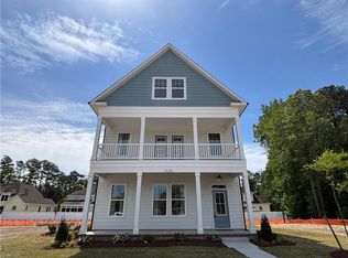 393 Scotland Ln, Chesapeake, VA 23320