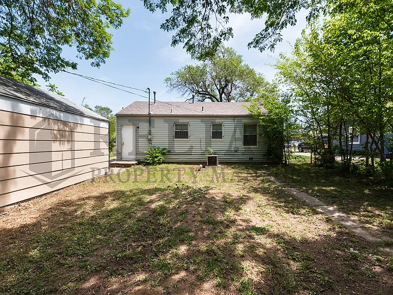 2219 N Prince St — Photo 5