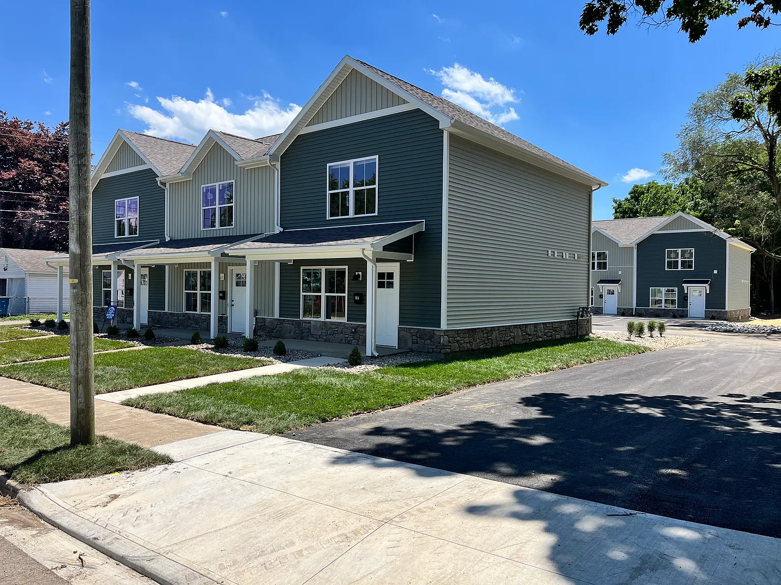 2 bed, 1.5 bath, 1124 sqft, $1,350 — Photo 1