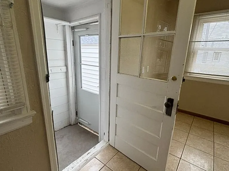 2102 S 3rd Ave — Photo 41