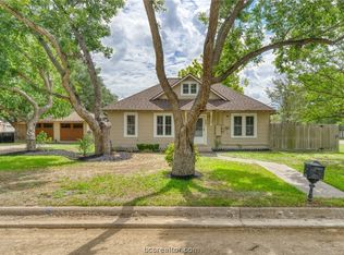 405 N Cochran St, Bellville, TX 77418