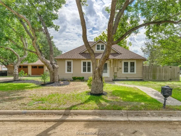 405 N Cochran St, Bellville, TX 77418