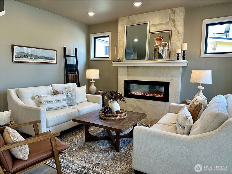 3rd image of 570 Creston Court