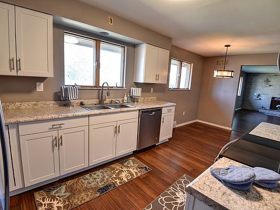 4th image of 1115 Brookside Dr