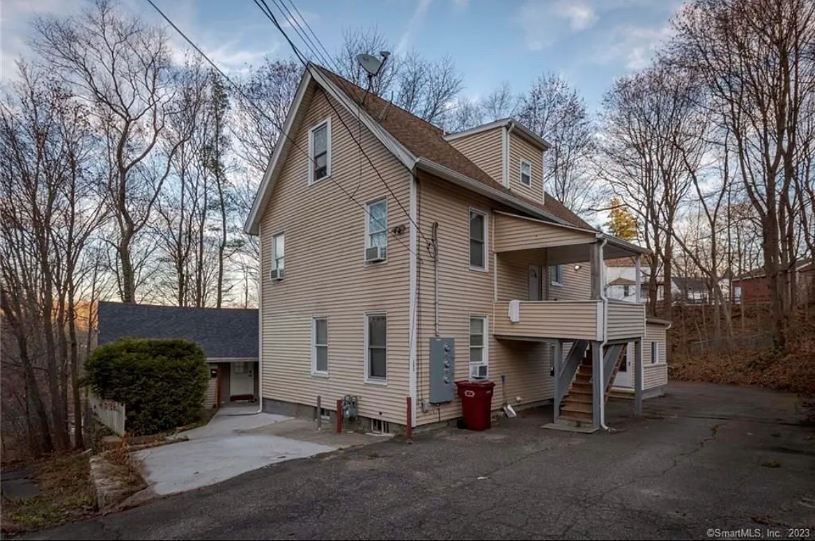 395 Bradbury St — Photo 2