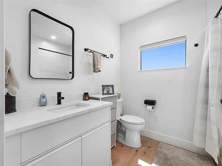 2200 Bay Blvd #A — Photo 43