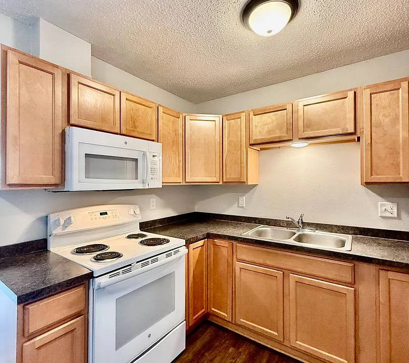 525 10th Ave SE