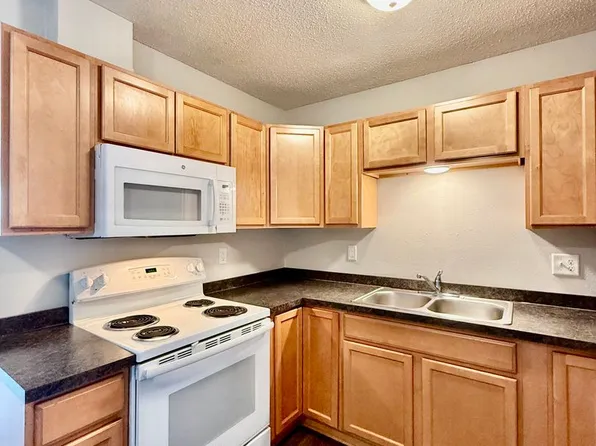 Valley South 525 10th Ave SE, 525 10th Ave SE #202, Valley City, ND 58072