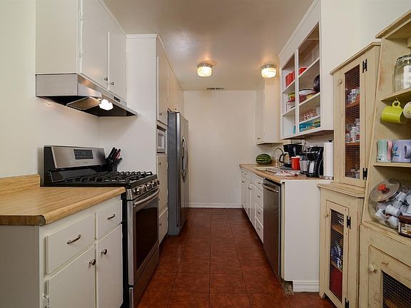 4th image of 8251 Beehive Ct