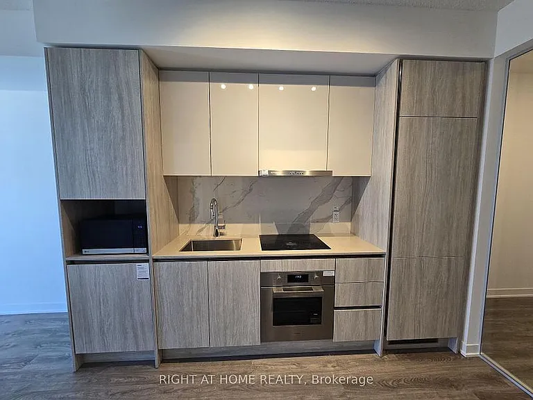 180 Front St E #4209 — Photo 21