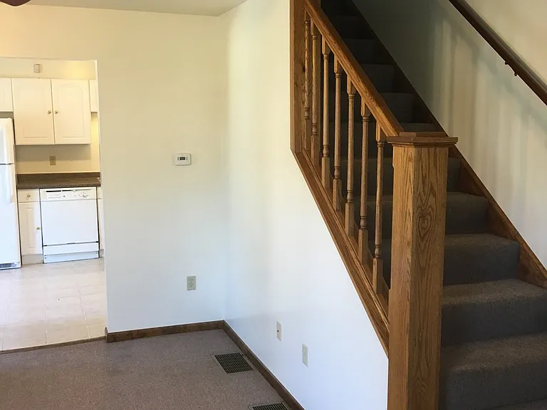 604 W 5th St #TOWNHOUSE — Photo 3