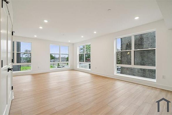 1st image of 881 N 40th St #402